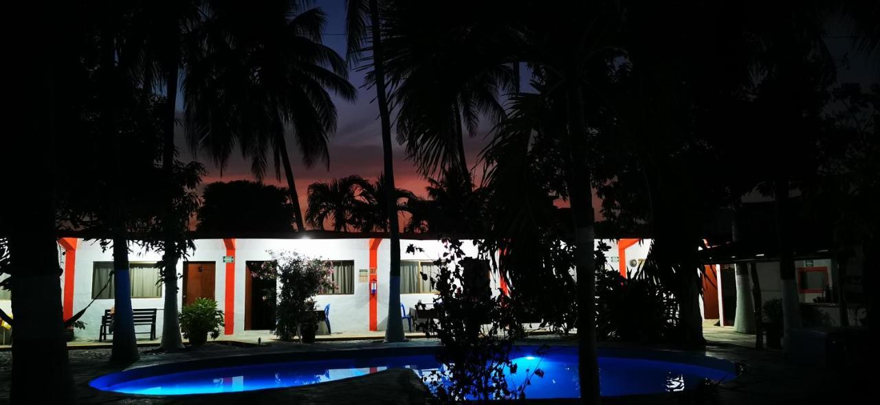 Hotel Oasis Melaque ซาน พาทริชิโอ เมลาเก ภายนอก รูปภาพ